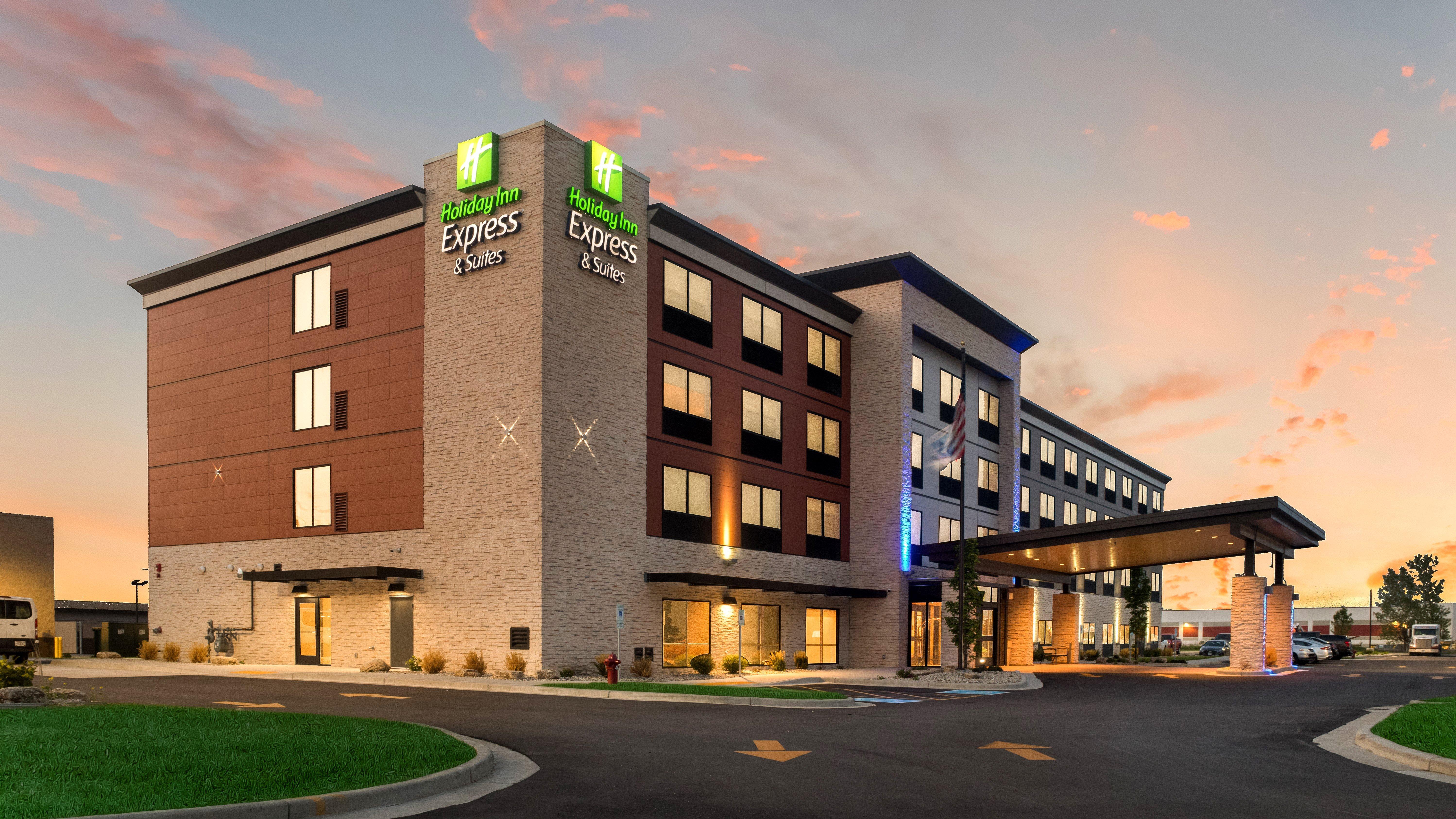 Holiday Inn Express & Suites Racine By Ihg Esterno foto